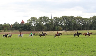 Studium mit Pferd in der Reit- und Fahrschule Dannenberg - hier ein herrlicher Reitausflug